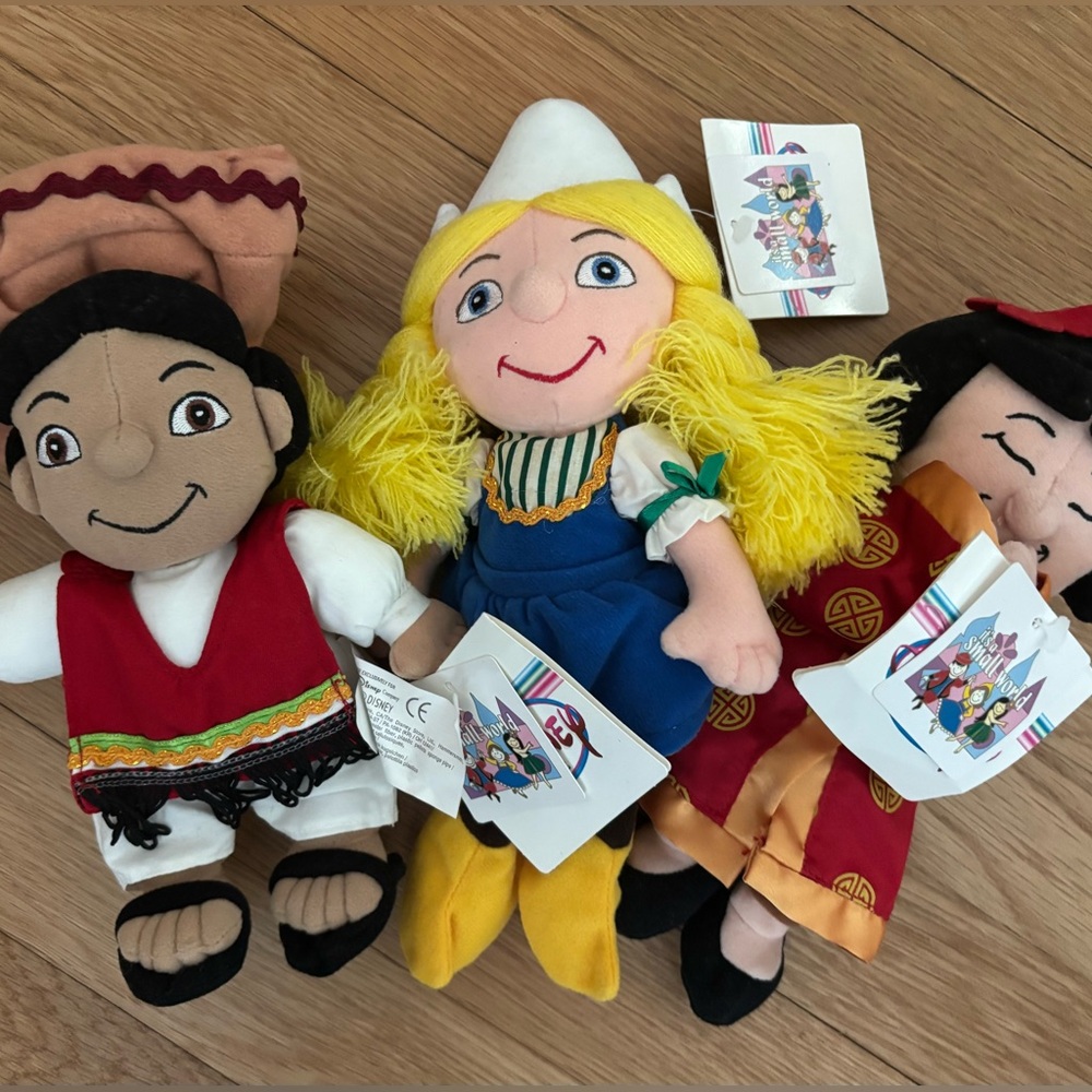 🌷 Disney's "It's A Small World" Bean Bag Plush Doll